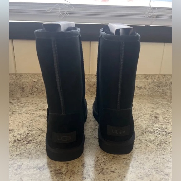 UGG Classic Short II - Picture 5 of 7